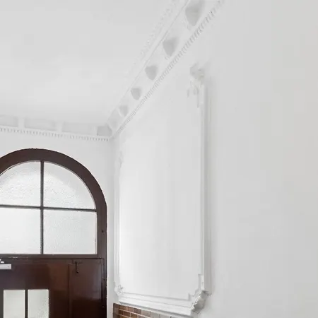 Apartment Altbau Glueck New