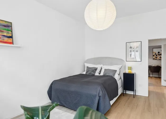 Altbau Glueck New Διαμέρισμα